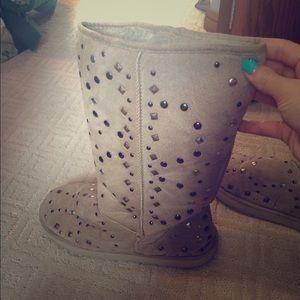 Winter boots. Like new. Only worn a few times