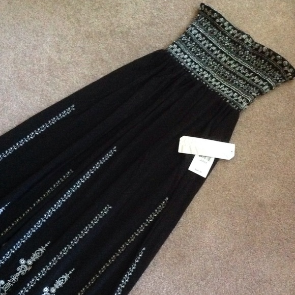 Almost Famous Dresses & Skirts - Beautiful Long black and white maxi dress!