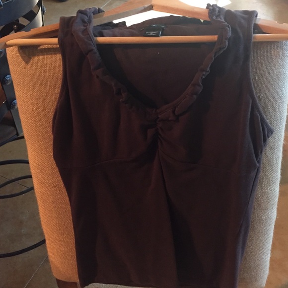 Chocolate vee neck sleeveless top.
