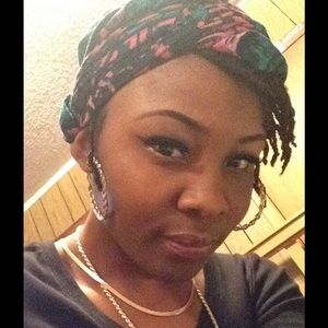 Meet your Posher, Anika