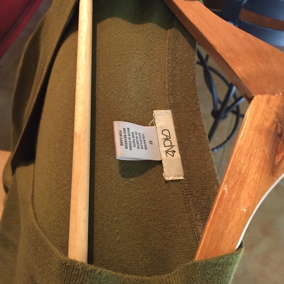 Cache button up sweater. - Picture 3 of 3