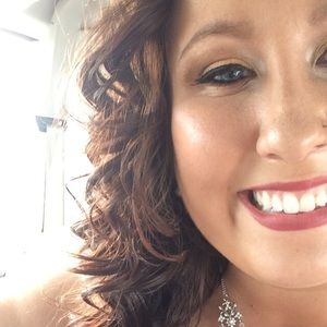 Meet your Posher, Jillian