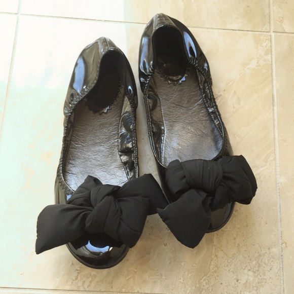 Chic black flat