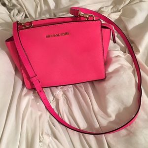 💯 Micheal Kors neon pink small Selma bag