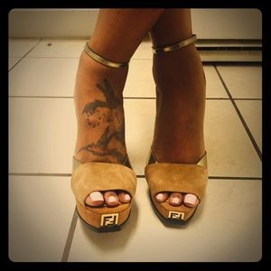 😍😍 *AUTHENTIC FENDI!