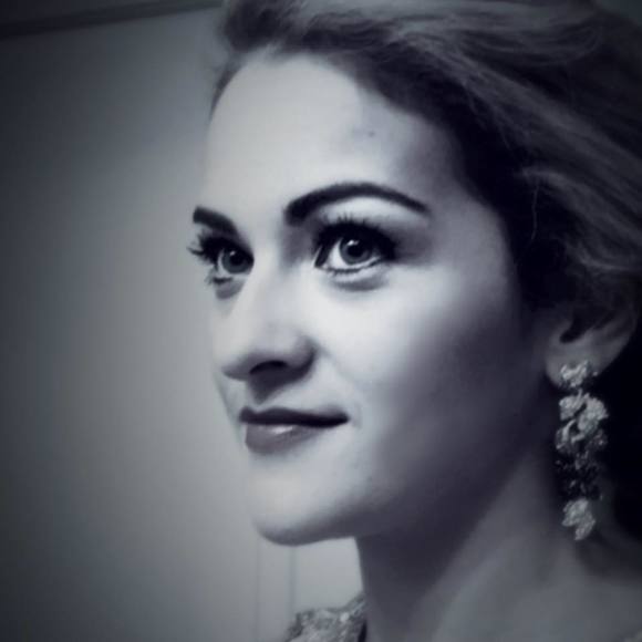 Meet your Posher, Cristina - Picture 1 of 1