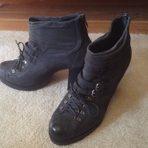 APEPAZZA Strasburg Platform Boots