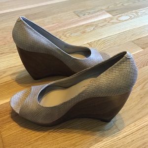 Jessica Simpson Wedges