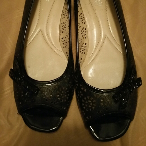 Black Naturlizer Flats