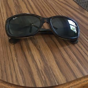 Ray-Ban Jackie Ohh sunglasses