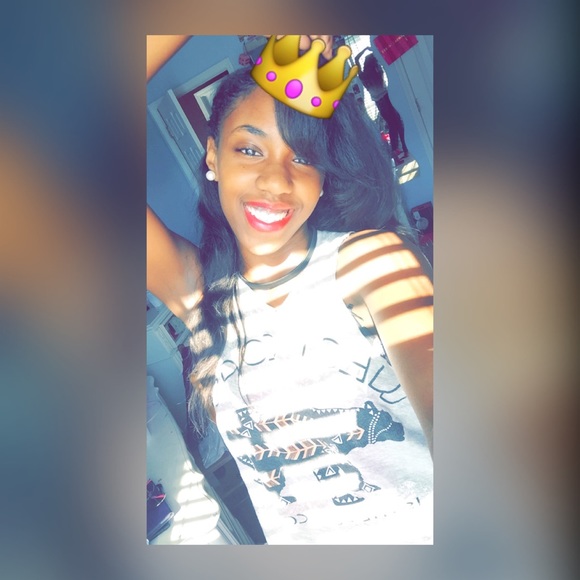 Meet your Posher, Maya