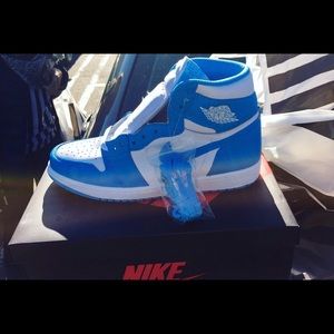 UNC Retro 1s