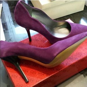 BRAND NEW Guess Suede Pumps