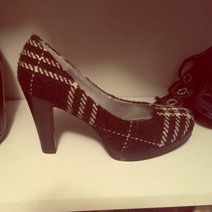 Candies blck and white flannel pump