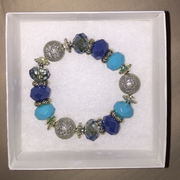 Beautiful blue bracelet - perfect condition