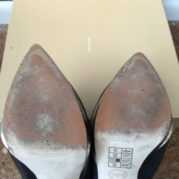 ✨HP x 2✨Gorgeous Michael Kors stiletto booties - Picture 4 of 4