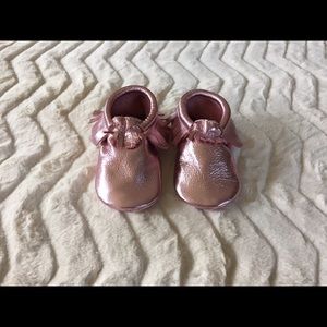 Freshly Picked Mocassins // Sz 7 // Frosted Rose