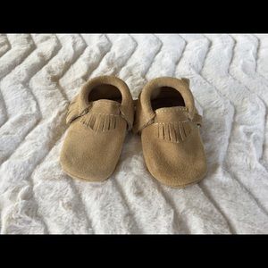 SOLD // Freshly Picked Baby Moccs // Sz 4 // Sand