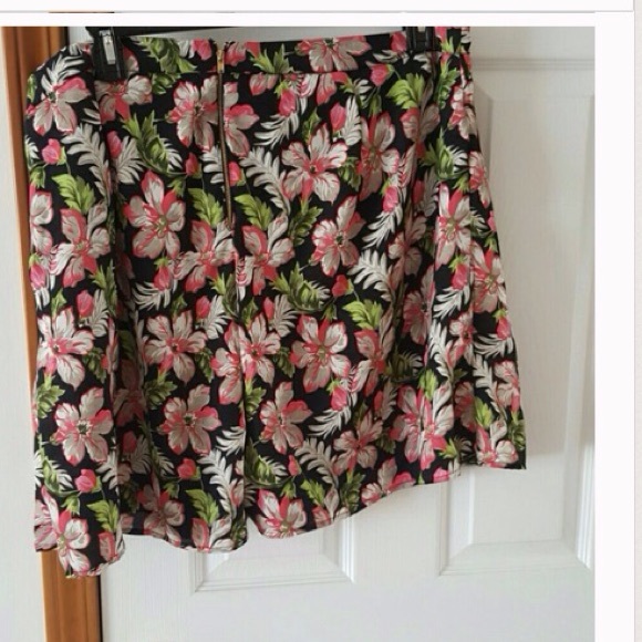๐ISO๐ Stevie & Lindsay Floral Skort Sz 1X - Picture 2 of 3