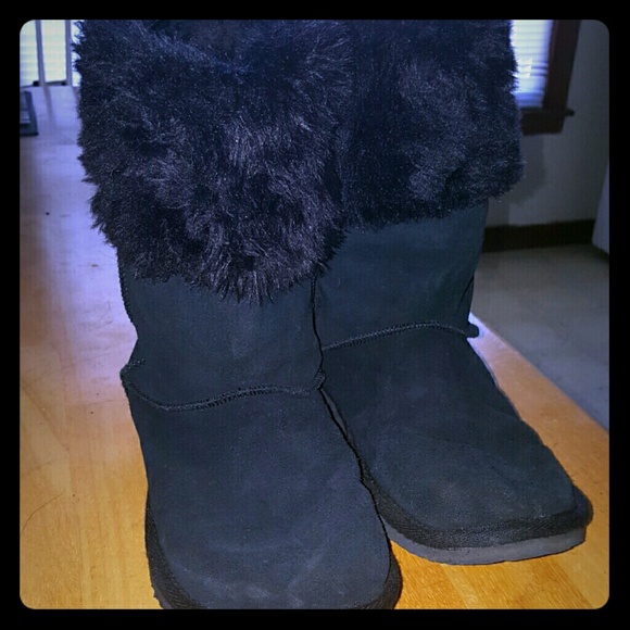Black AE fuzzy boots
