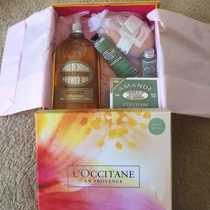 L'Occitane  Almond Star gift set