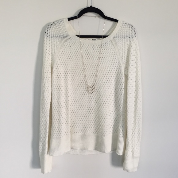 American Eagle Medium Sweater in Cream