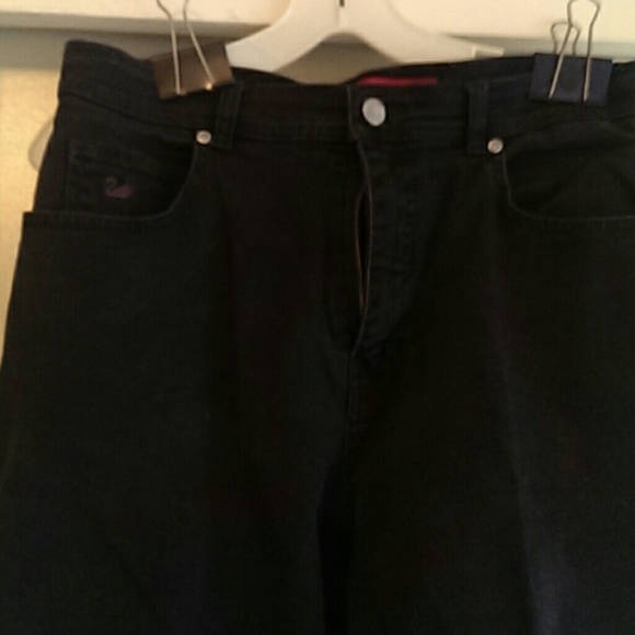 Gloria Vanderbilt's Jeans Like New. - Picture 4 of 4