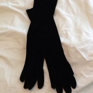 Black velvet gloves. Brand new never worn.