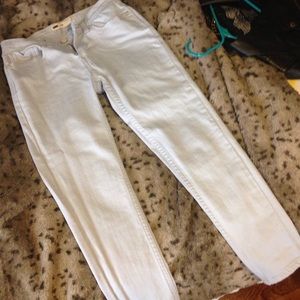 Light blue Levi capri W26