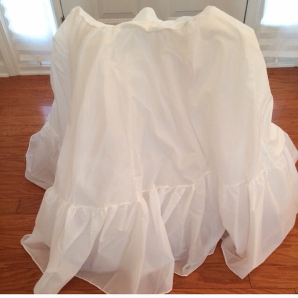 White Dress - Picture 4 of 4