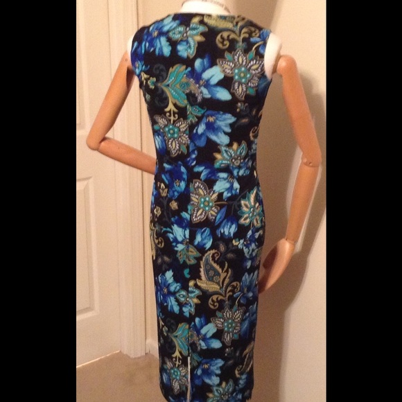 Floral Design Dress/Slit down the side. - Picture 2 of 3