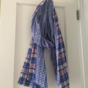 Reversible plaid scarf