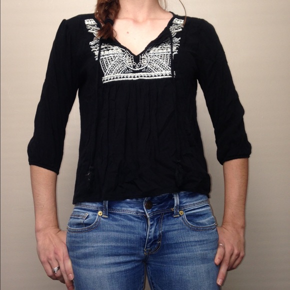 American eagle outfitters embroidered peasant top