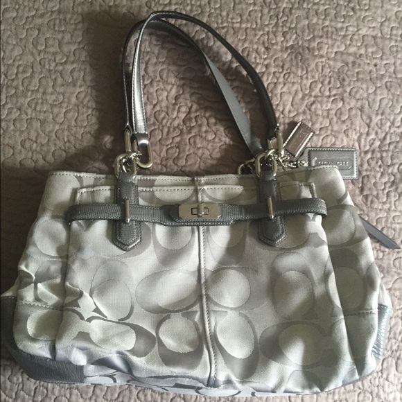 Handbag - Picture 2 of 2
