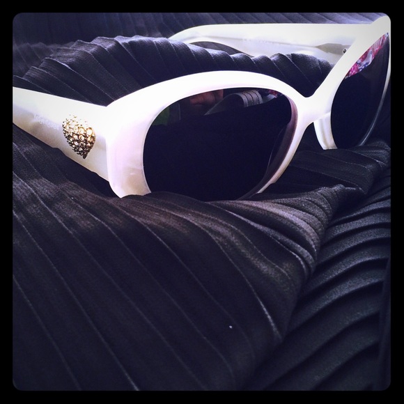 Yves Saint Laurent white pearlescent sunglasses - Picture 1 of 4