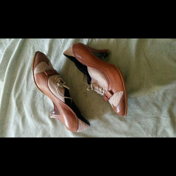 Poetic License Force of Beauty Heels sz 40 (US 9)