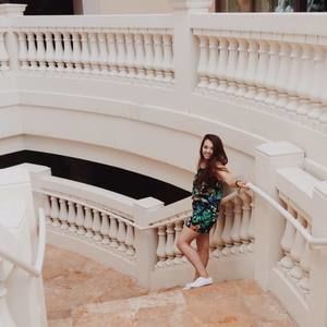 Meet your Posher, Celine