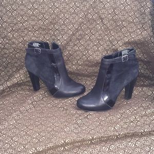 Seychelles Black Leather and Suede Ankle Boots