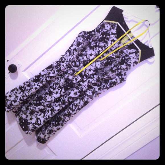 👗 Maurice's black & white knee length dress💛