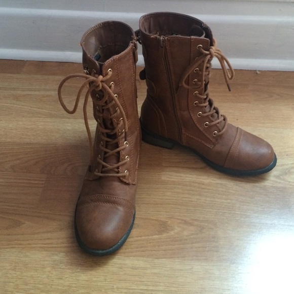 BRAND NEW COMBAT BOOTS