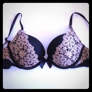 New never worn 34B Victoria's Secret bra