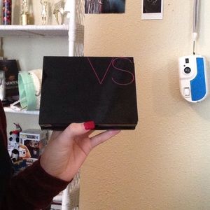 Victoria Secret "HELLO, BOMBSHELL!" Makeup kit