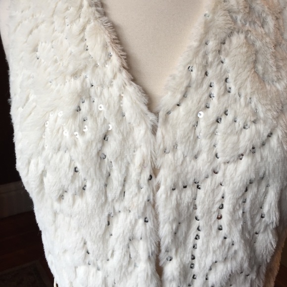 Forever 21 faux fur vest - Picture 2 of 4