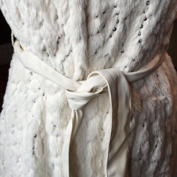 Forever 21 faux fur vest - Picture 3 of 4