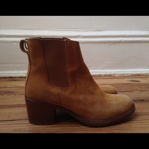 A.P.C. suede leather boots. size :36/US: 6