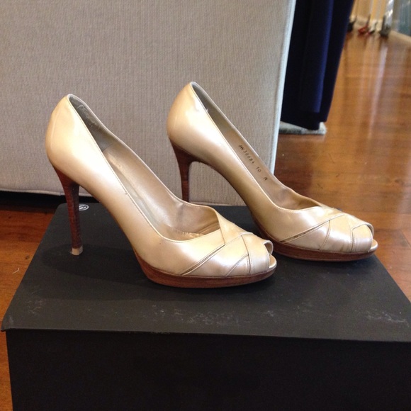 💫✨PRICE DROP" Stuart Weitzman Patent Champagne