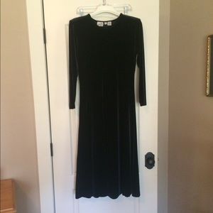 Black velvet dress Jacqueline Ferrar