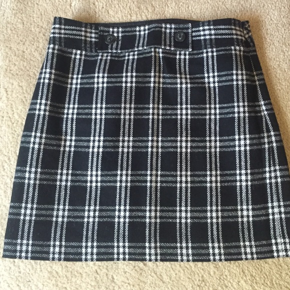 Plaid black and white skirt