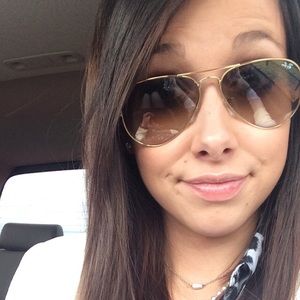 Meet your Posher, Halee