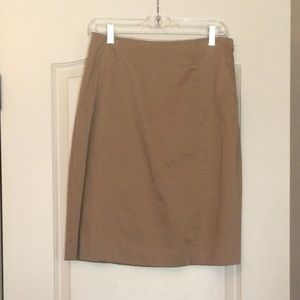 Gap skirt below the knee length